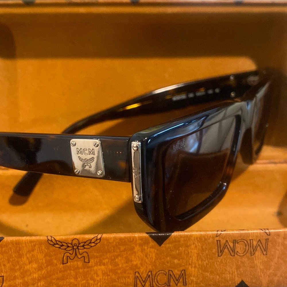 Men’s Dark tortoise shell MCM Sungless